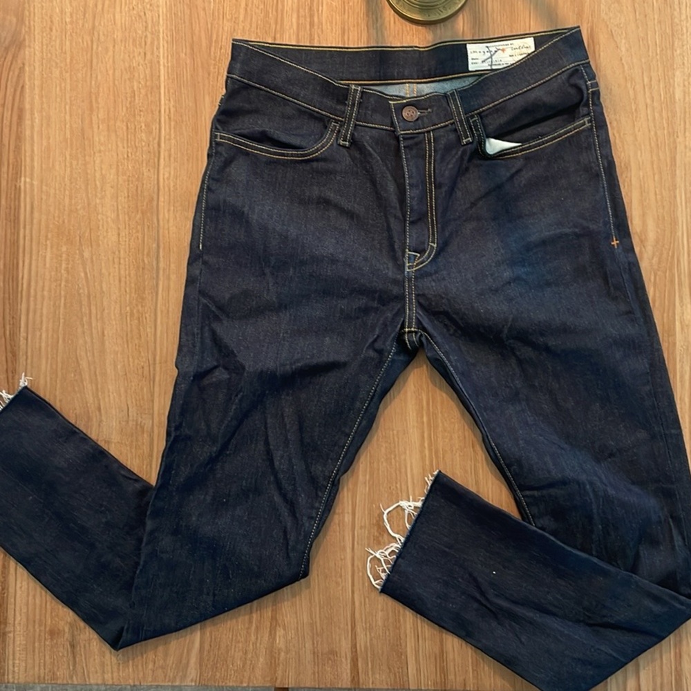 Imogene + Willie Virginia cut skinny Jeans Size 30. Raw Hem Mid-Rise.